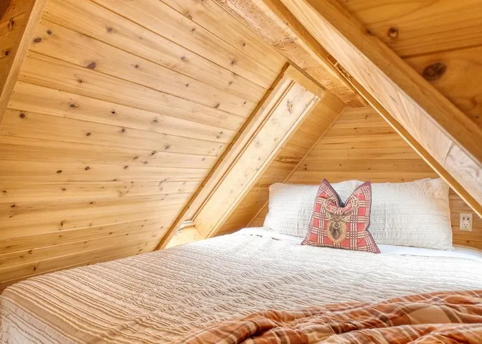 Stay Portland Collection - Tiny Log Cabin - Walk To Local Shops & Eateries