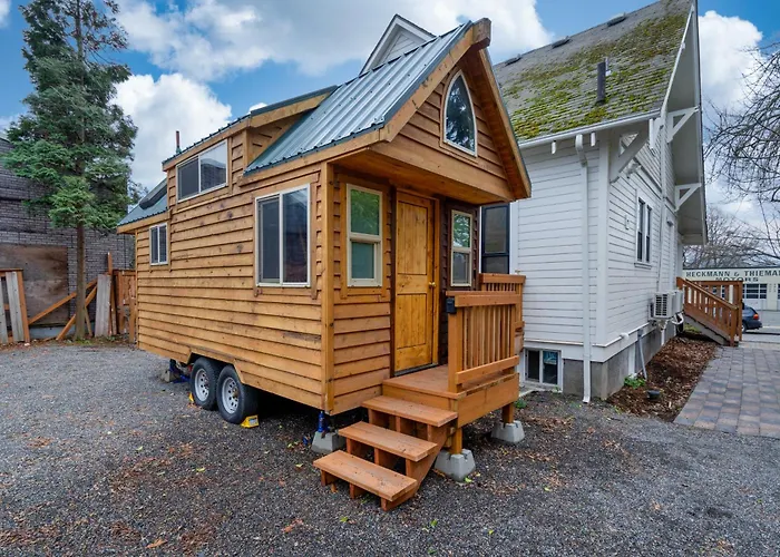 Stay Portland Collection - Tiny Log Cabin - Walk To Local Shops & Eateries