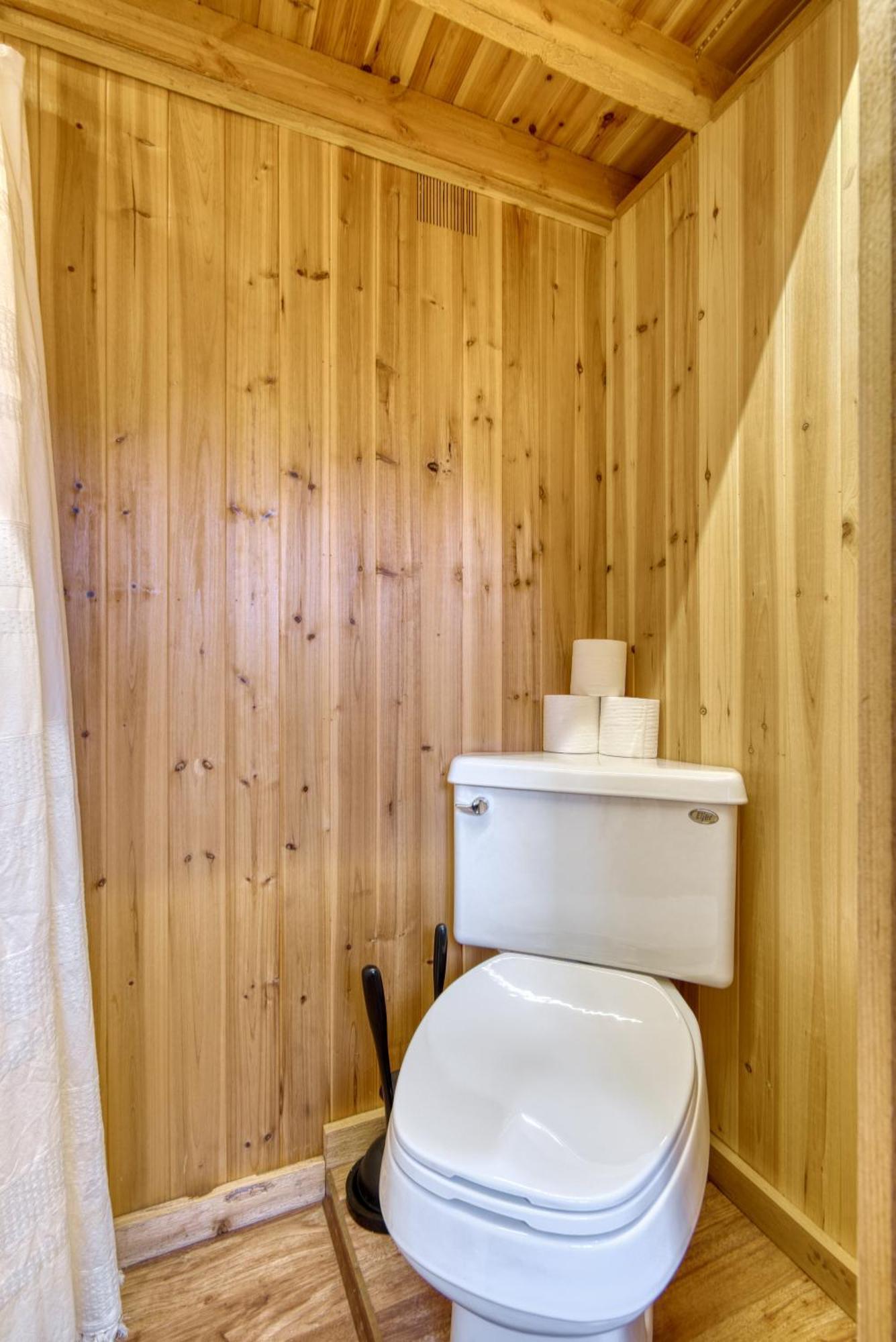 Holiday home Collection - Tiny Log - Walk To Local Shops & Eateries *
