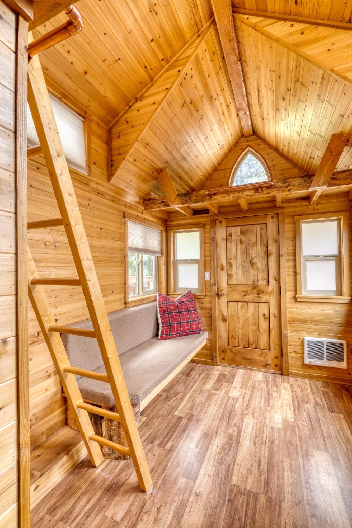Holiday home Collection - Tiny Log - Walk To Local Shops & Eateries Portland