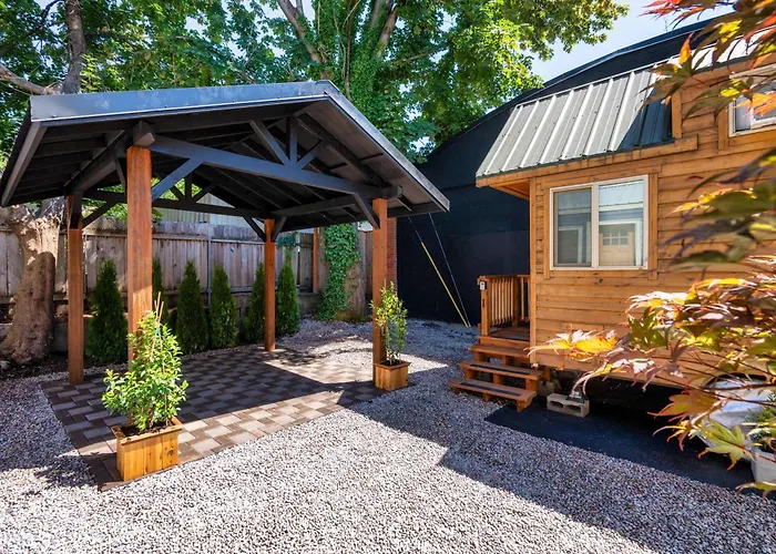 Stay Portland - Tiny Log Cabin - Walk To Local Shops & Eateries