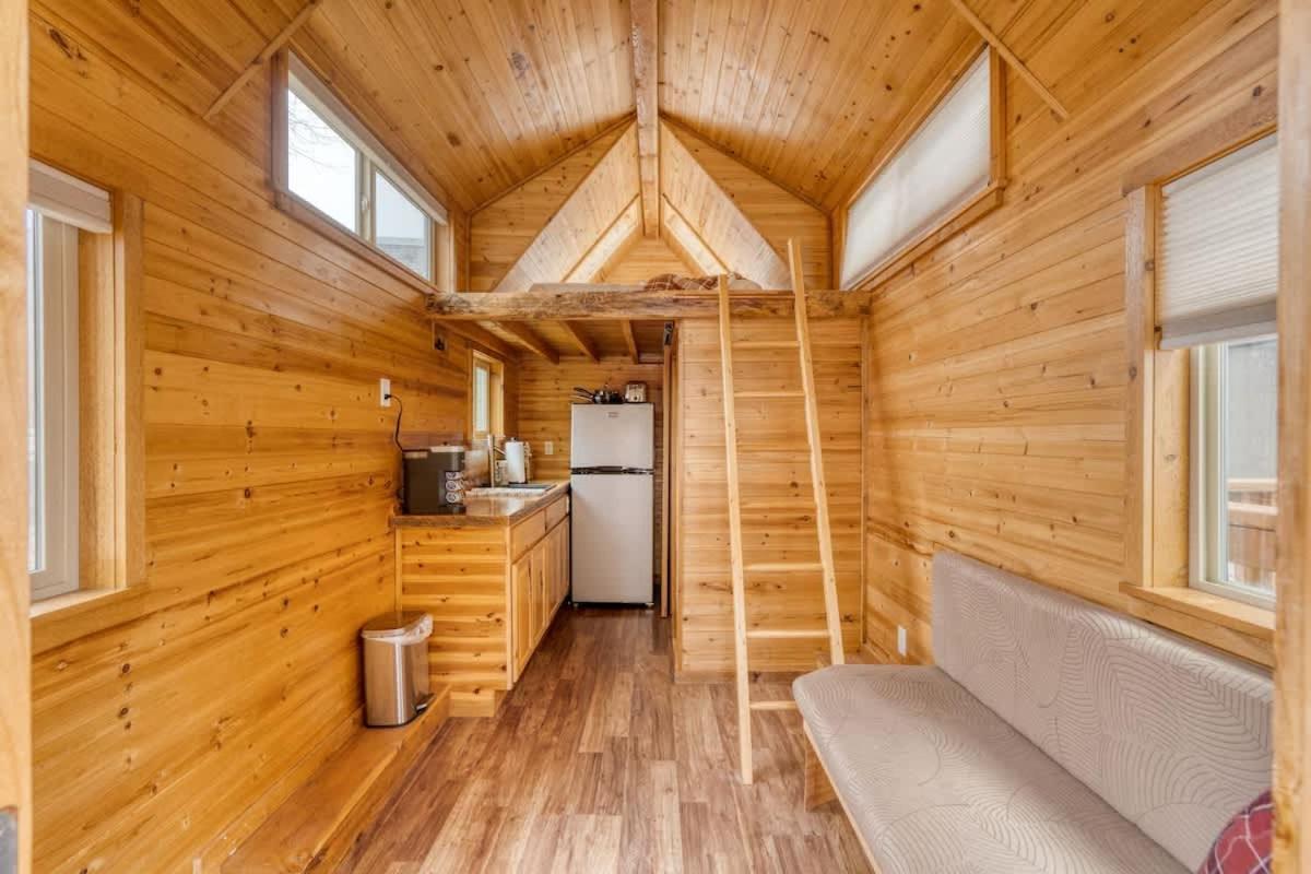 - Tiny Log - Walk To Local Shops & Eateries Apartamento